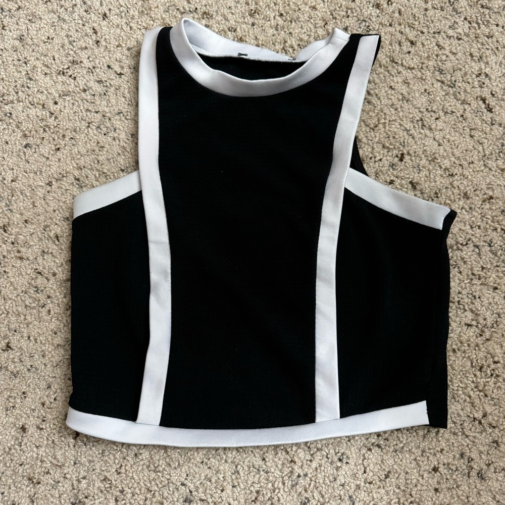 Halter Neck Crop Top Size Small Black & White Size Small